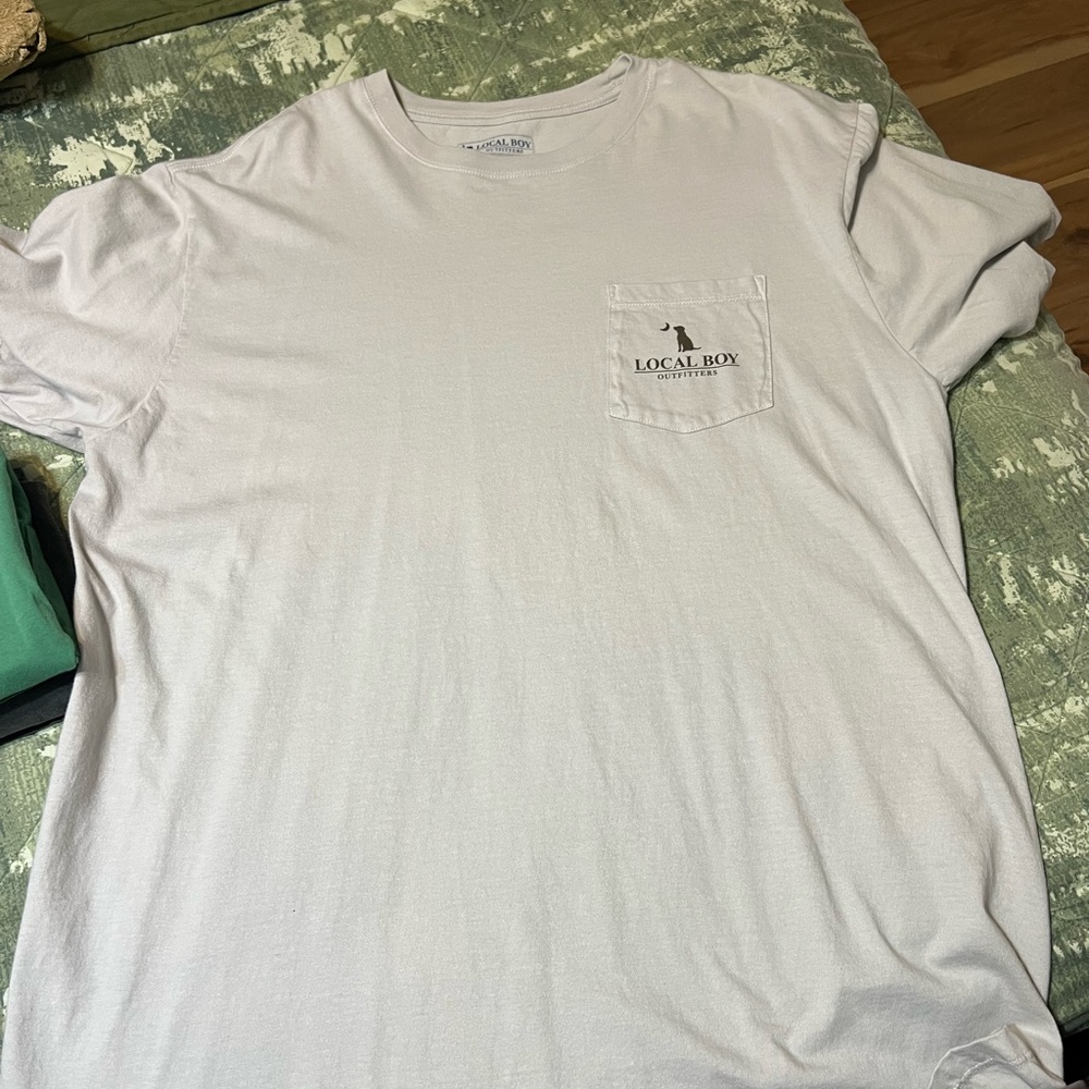 Men’s Light Gray Local Boy Outfitters Short Sleeve T-Shirt. Size Large.